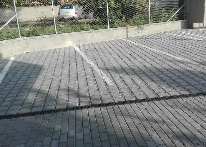 Centrum With Private Parking *